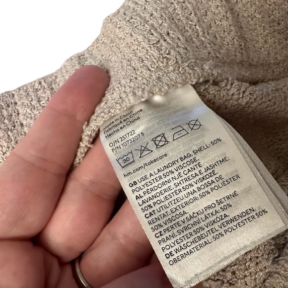 H&M Women’s Tweed Jacquard Beach Shorts Nude Beige High Rise - Size Large - Picture 8 of 8